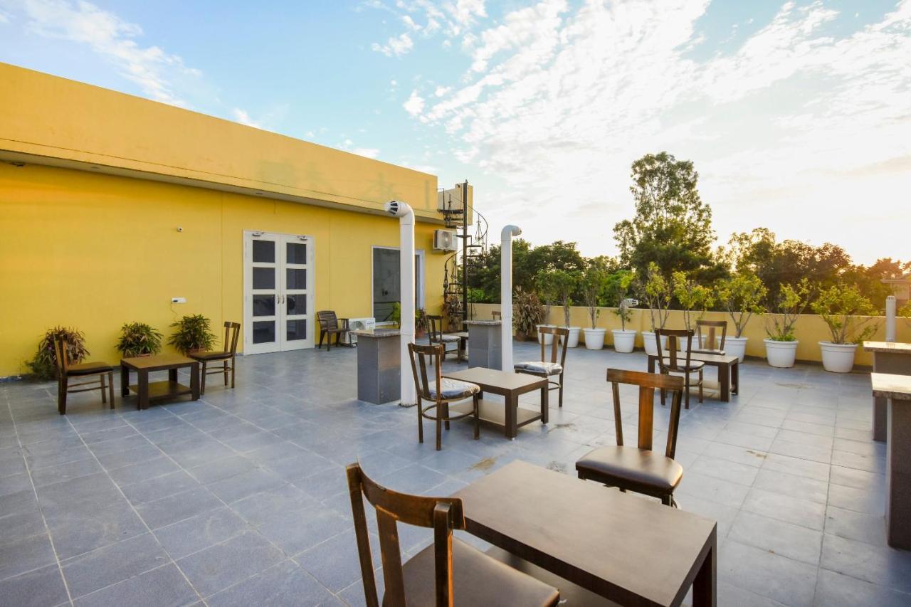 Oyo 75460 Sky High Residency Hotel Ludhiana Exterior photo