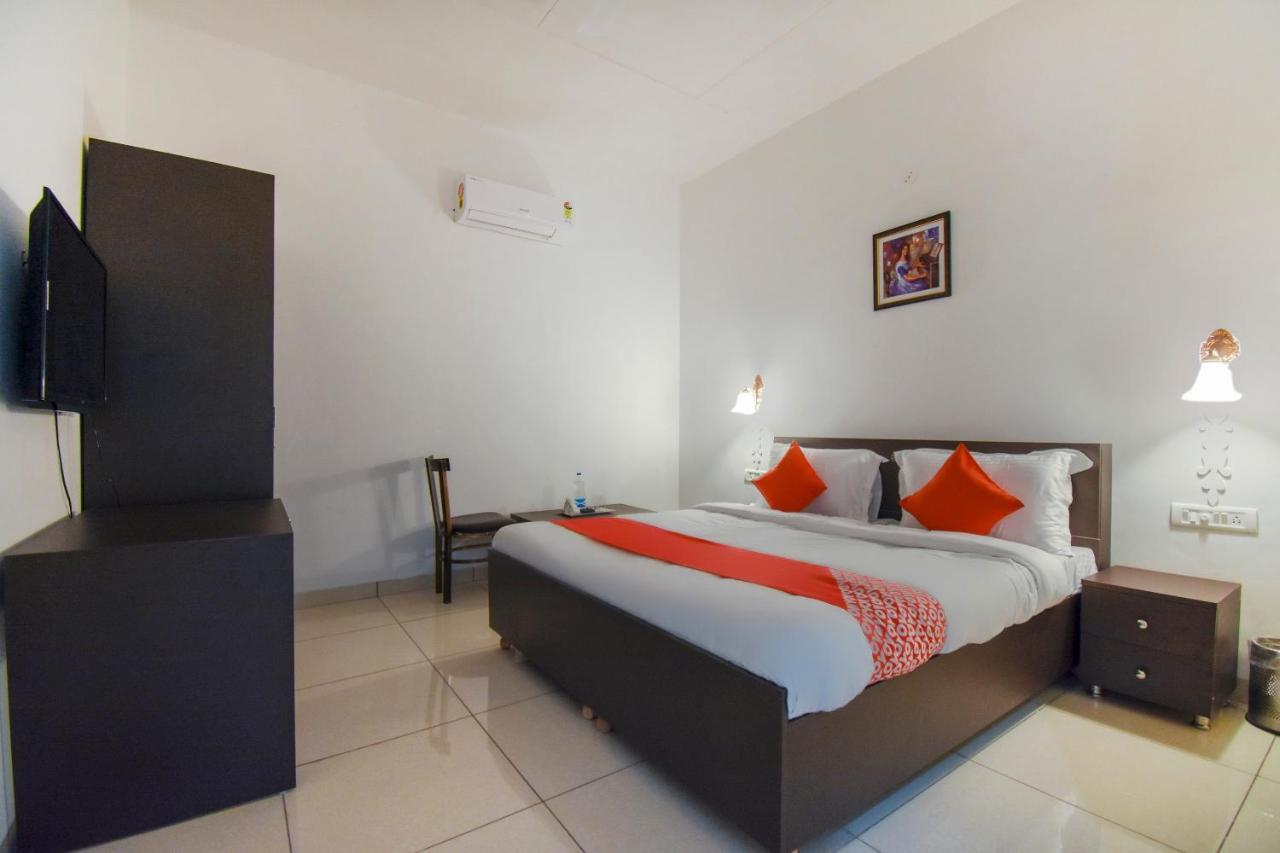 Oyo 75460 Sky High Residency Hotel Ludhiana Exterior photo