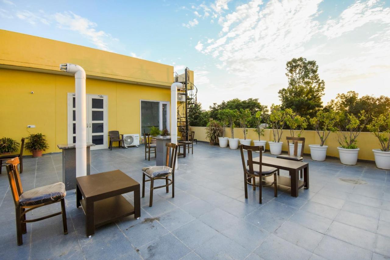 Oyo 75460 Sky High Residency Hotel Ludhiana Exterior photo