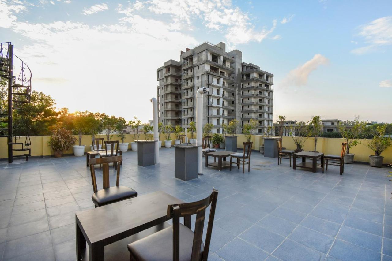 Oyo 75460 Sky High Residency Hotel Ludhiana Exterior photo