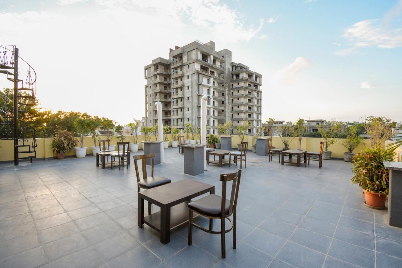 Oyo 75460 Sky High Residency Hotel Ludhiana Exterior photo
